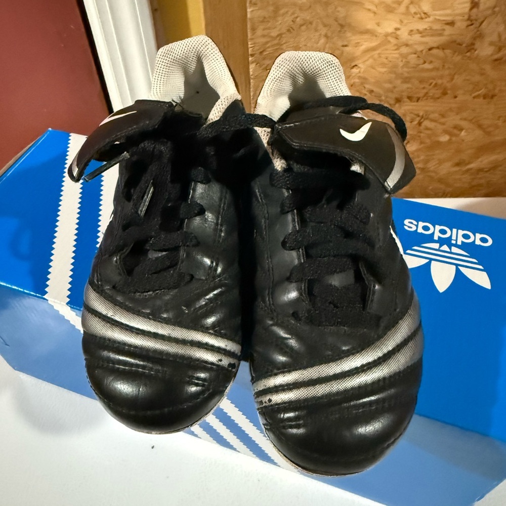 Nike Kids Cleats - Picture 6 of 6